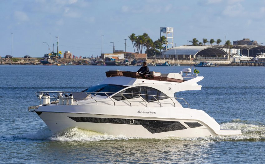 LR480 Flybridge
